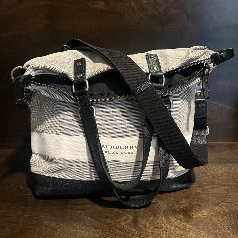 Burberry Black Label Men's Gray and Black Messenger Bag - Picture 1 of 2